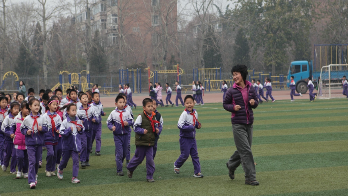 我校举行阳光体育冬季长跑启动仪式