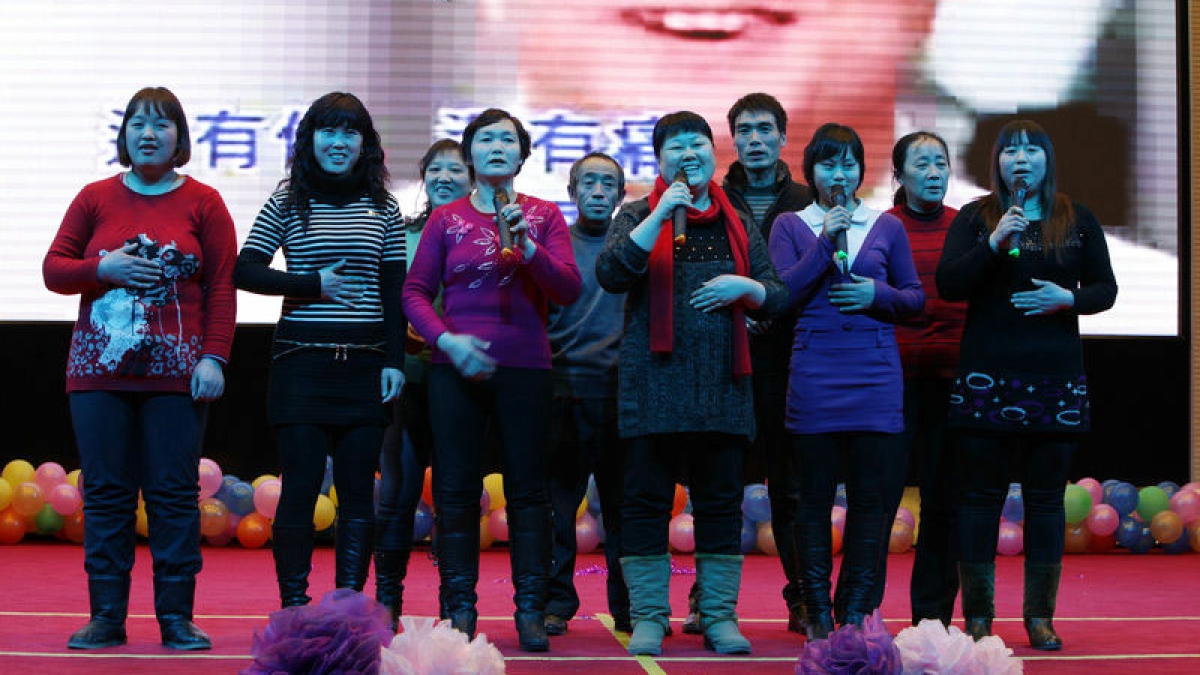 龙腾盛世2012清华附小新春联欢会隆重举行