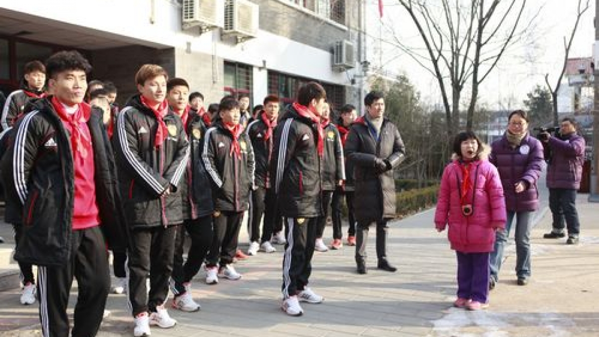 中国足协中国之队访问清华附小