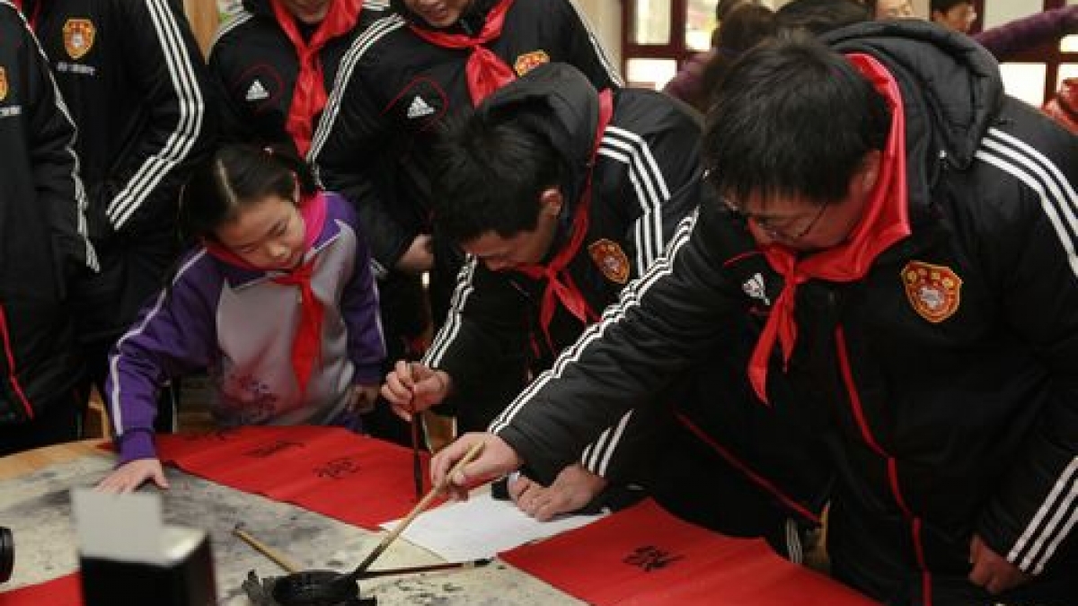 中国足协中国之队访问清华附小