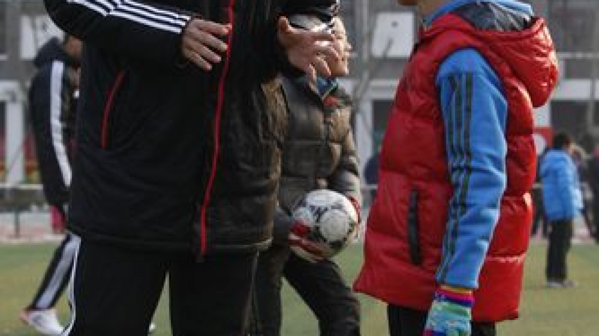 中国足协中国之队访问清华附小