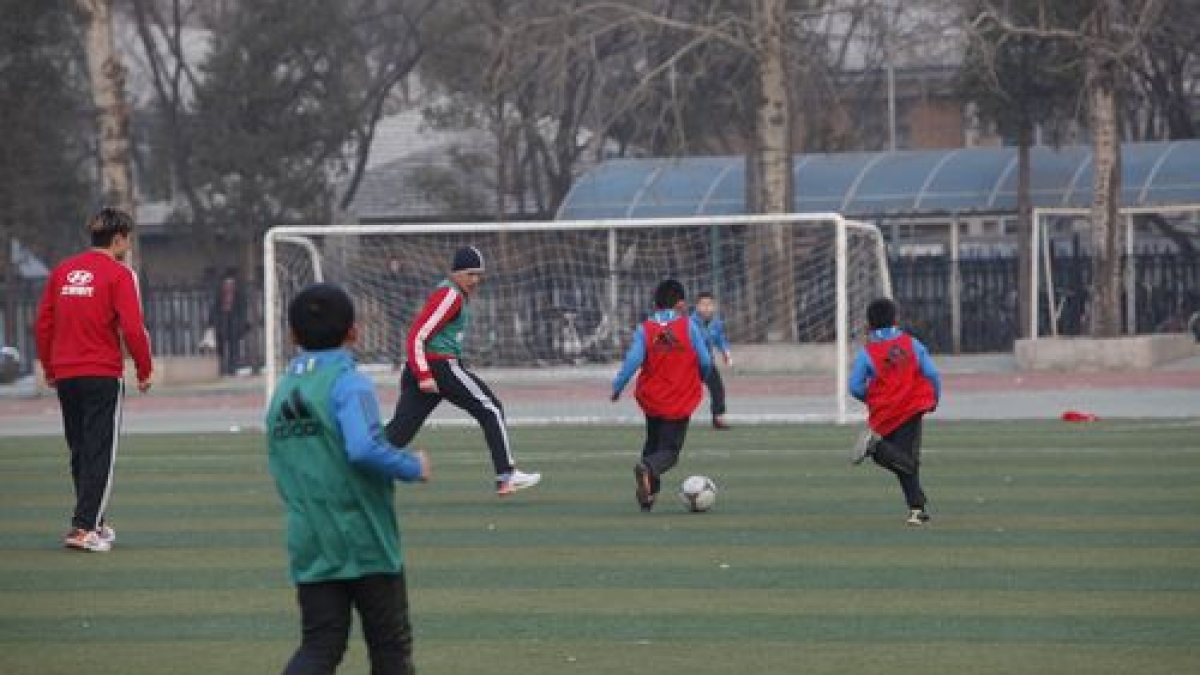 中国足协中国之队访问清华附小