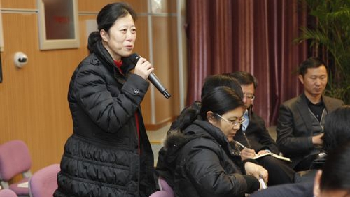 我校开展2012-2013年第一学期期末校级家委会座谈会