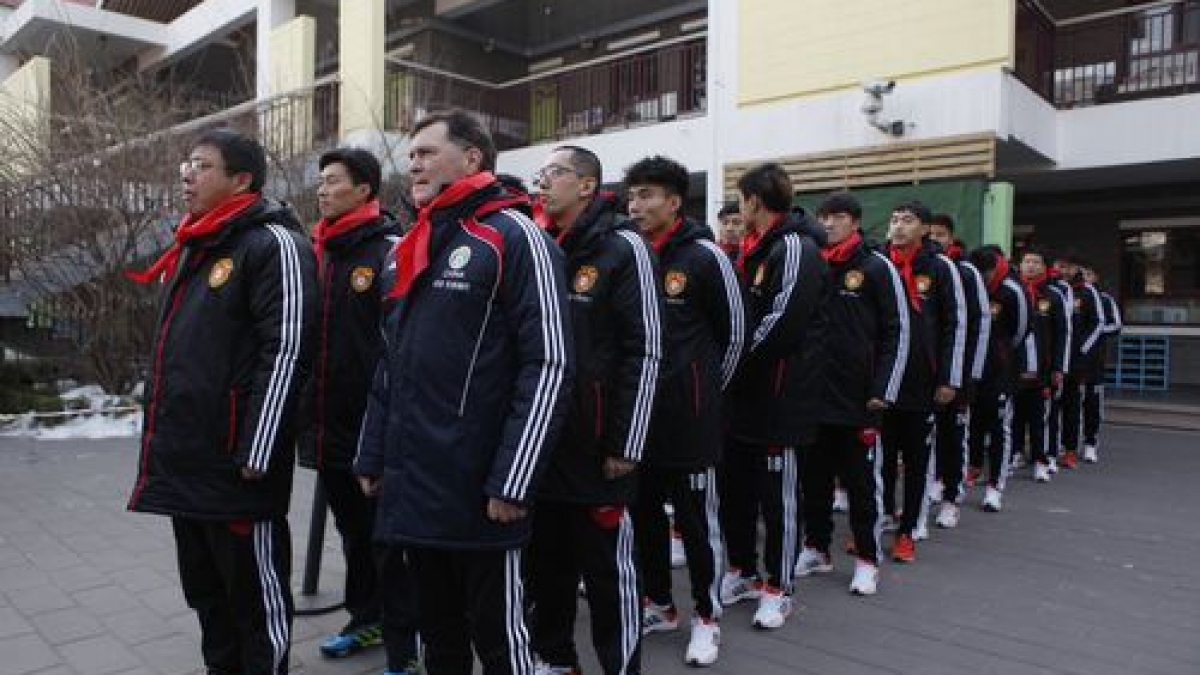 中国足协中国之队访问清华附小