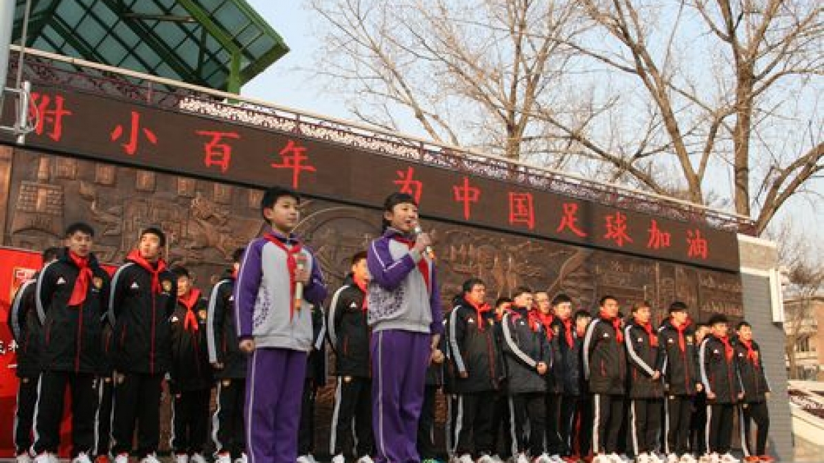 中国足协中国之队访问清华附小