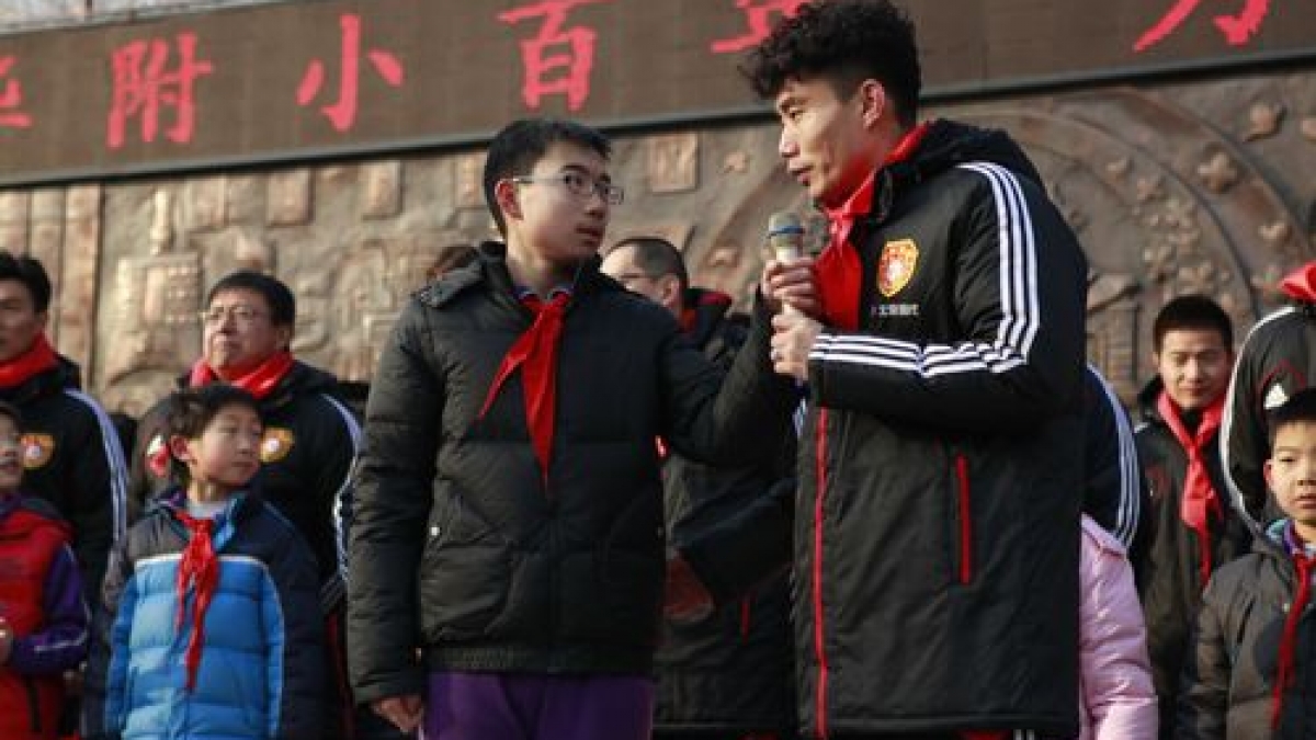 中国足协中国之队访问清华附小