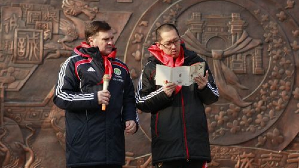 中国足协中国之队访问清华附小