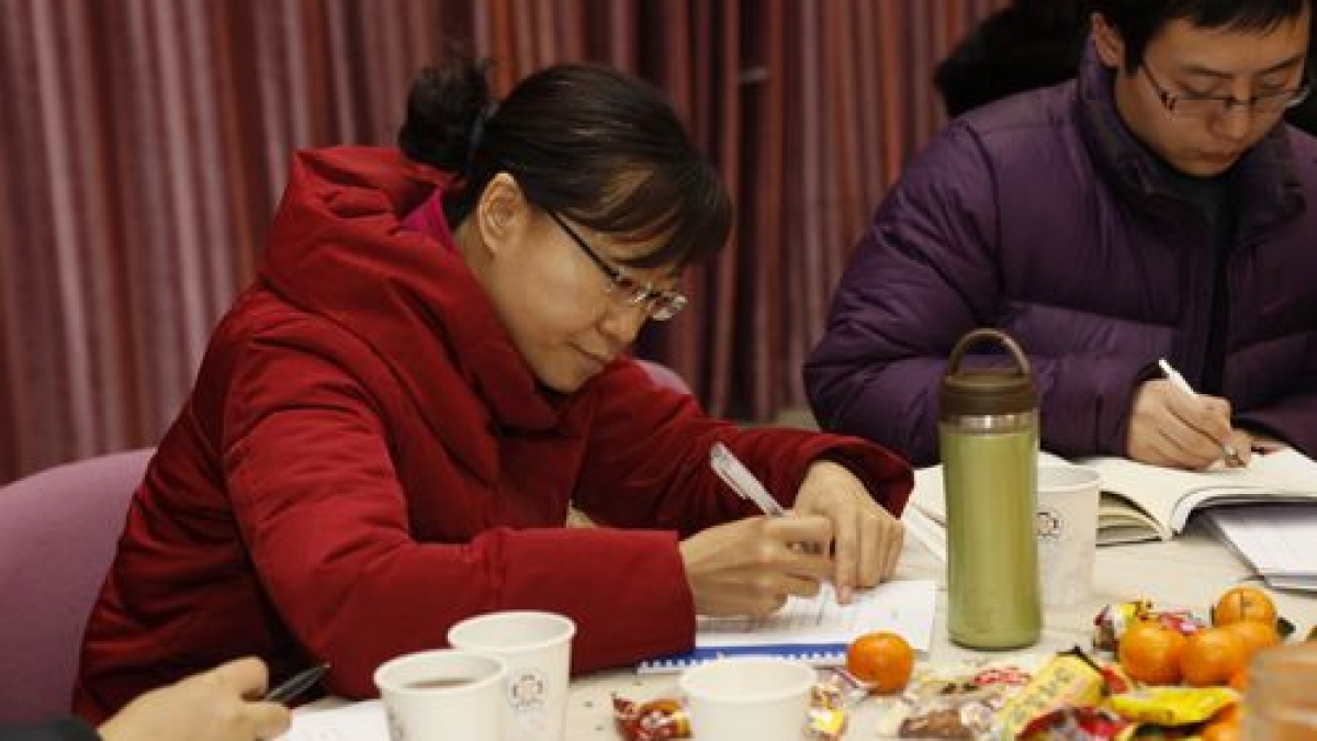 我校开展2012-2013年第一学期期末校级家委会座谈会