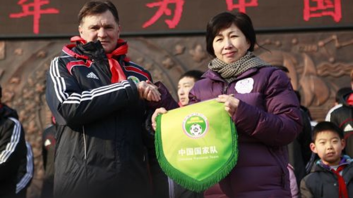 中国足协中国之队访问清华附小