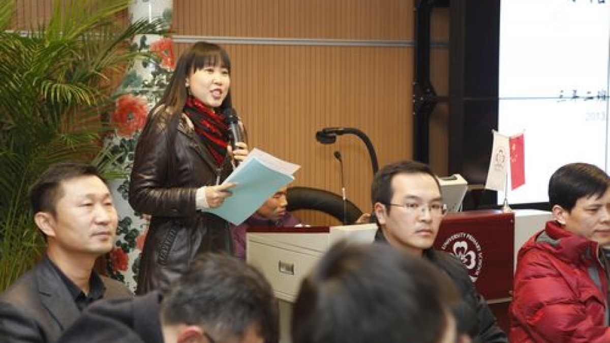 我校开展2012-2013年第一学期期末校级家委会座谈会