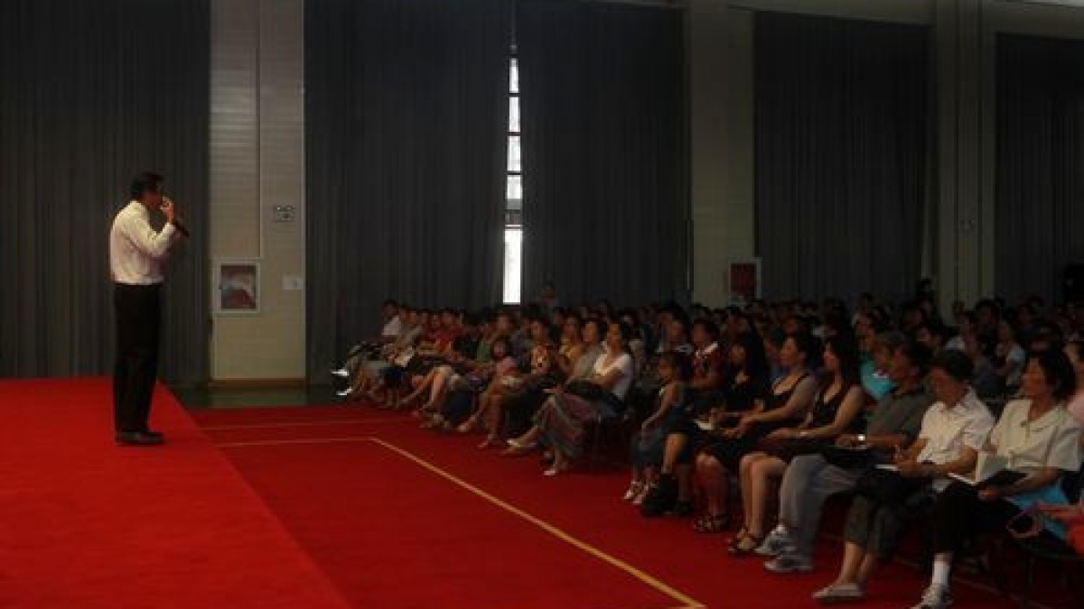 国际赏识教育学会会长曾桂安教授再次来我校做讲座