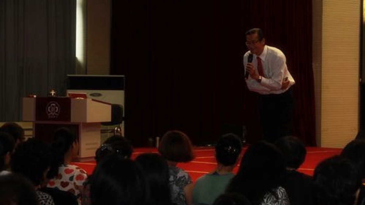 国际赏识教育学会会长曾桂安教授再次来我校做讲座