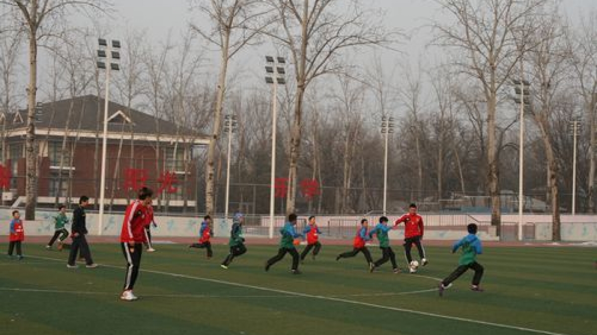 中国足协中国之队访问清华附小