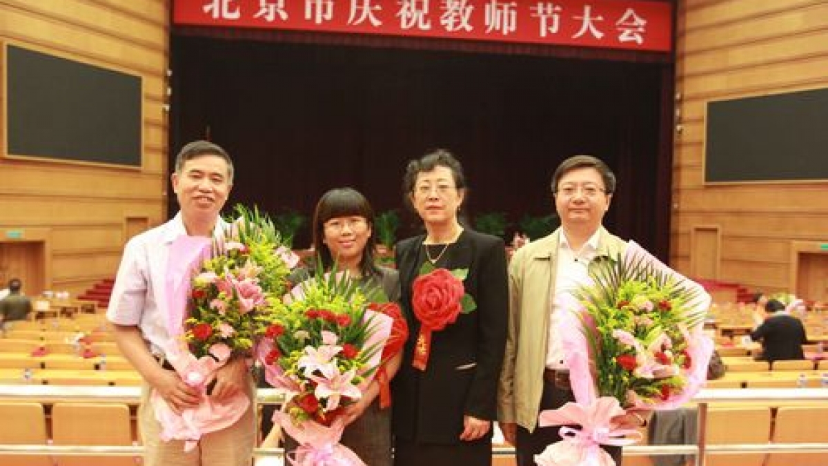 我校许剑老师被评为“北京市师德标兵”