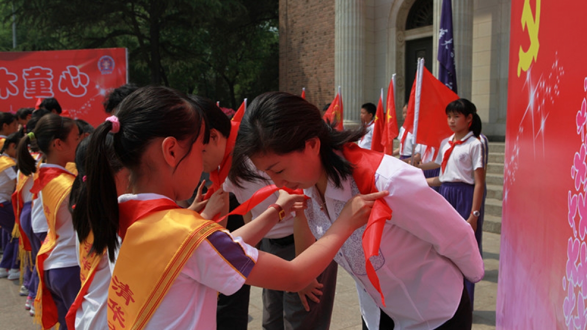 清华附小入队仪式隆重举行