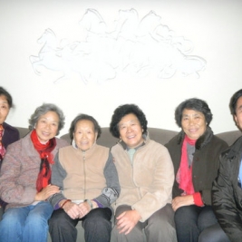 附小工会重阳节看望离休教师