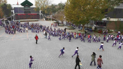 清华附小举行消防安全疏散演习