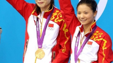 热烈祝贺清华附小校友何姿获伦敦奥运会3米板跳台冠军