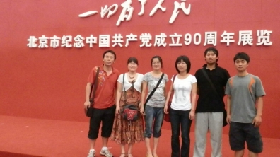 跟着党走,面对未来我们信心百倍!