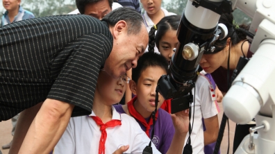 海淀区教委主任孙鹏率科级干部来我校考察