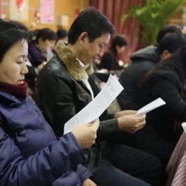 校级家委会代表审议并通过《章程》