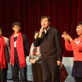 大学宣传部部长向波涛为大家带来新春祝福