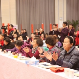 家长委员会代表及老教师担任新年合唱评委