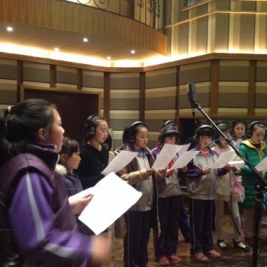 我校合唱团参加中央电视台首届合唱春晚