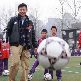 花剑冠军王海滨踢足球也这么棒啊