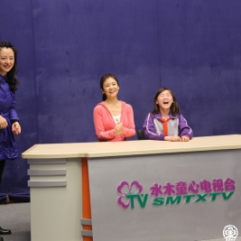 主持人阳光、杜悦培训我校《水木童心》电视台的主持人2