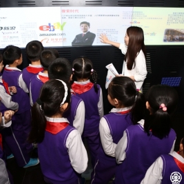 参观了百度大厦，了解了百度的发展历史和最新产品