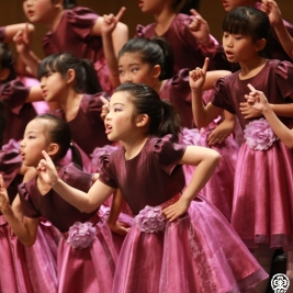 清华附小朝阳区分校合唱团演出