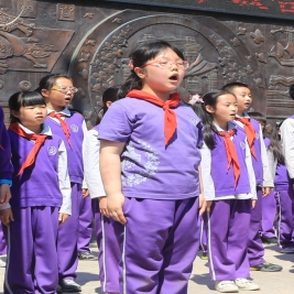 每周之星之我是升旗手——二(3)岑雪苓