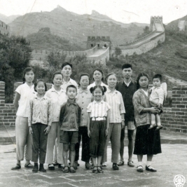 第二排中立者为朱老师