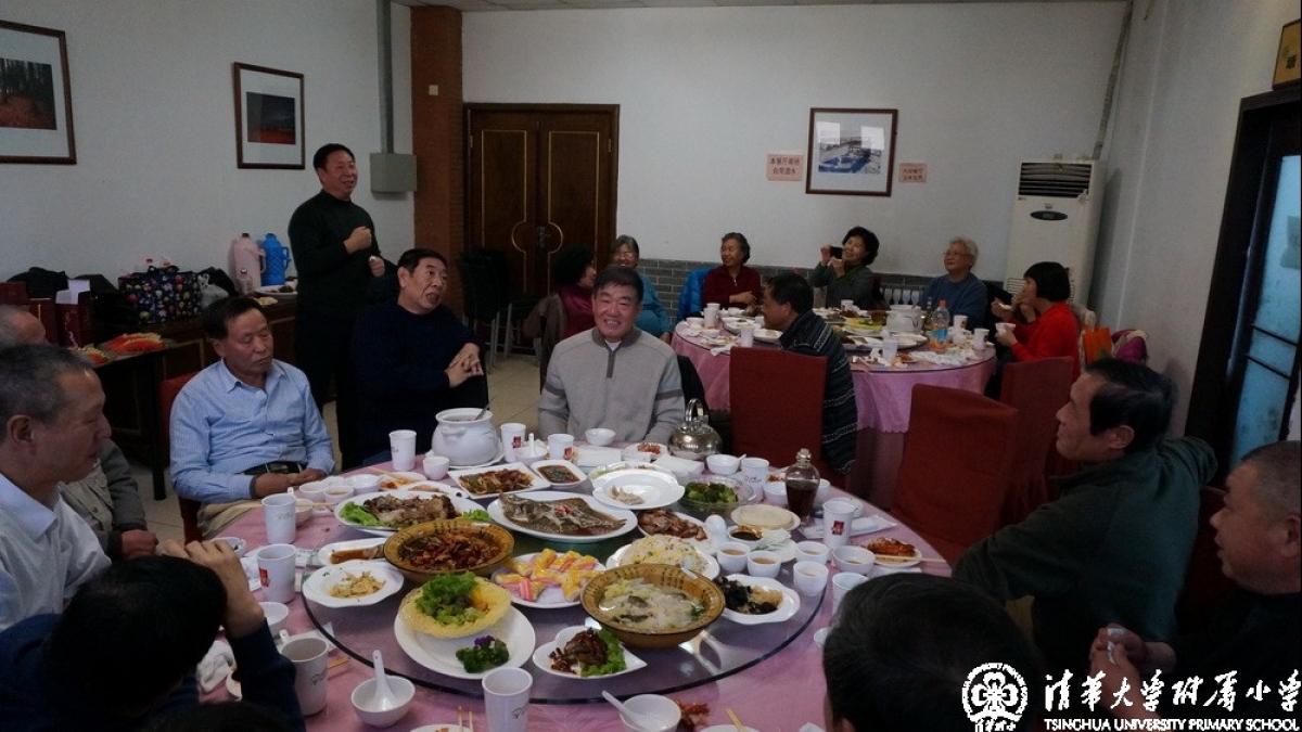 聚会共忆同窗  力争一个不少