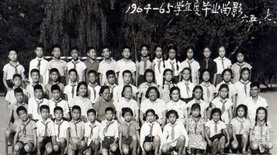 聚会共忆同窗  力争一个不少