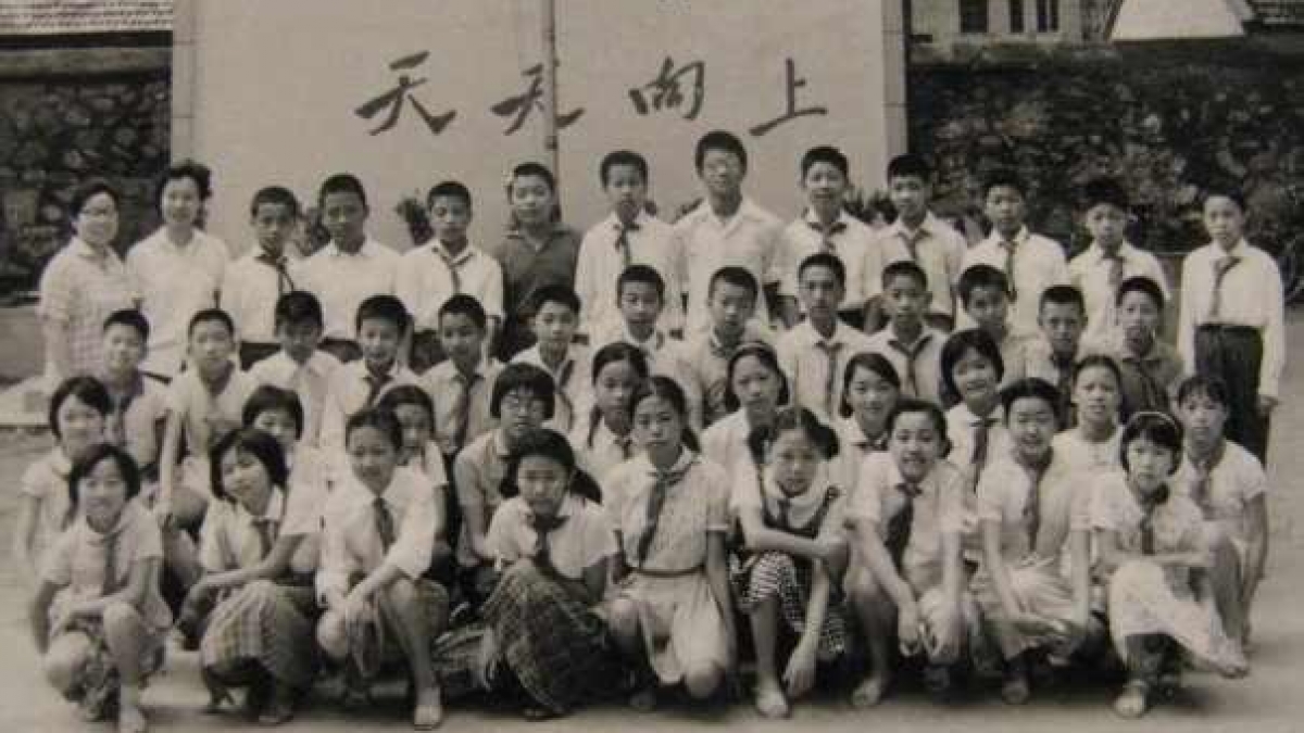 一张珍贵的老照片-访清华附小1976级学长们----屠镜睿（清华附小四年级在校生）