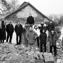 齐欣建筑事务所成员，左4为作者