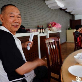 找到了1965年随母亲调内蒙的班长穆建中