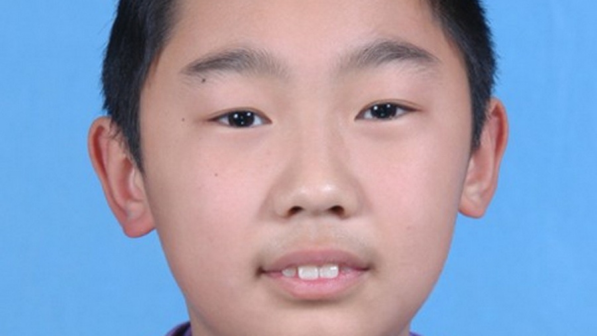 王义夫叔叔给我发奖----刘永桦（清华附小2008届五班毕业生）