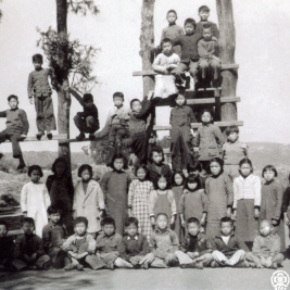 1944年联大附小三年级的合影