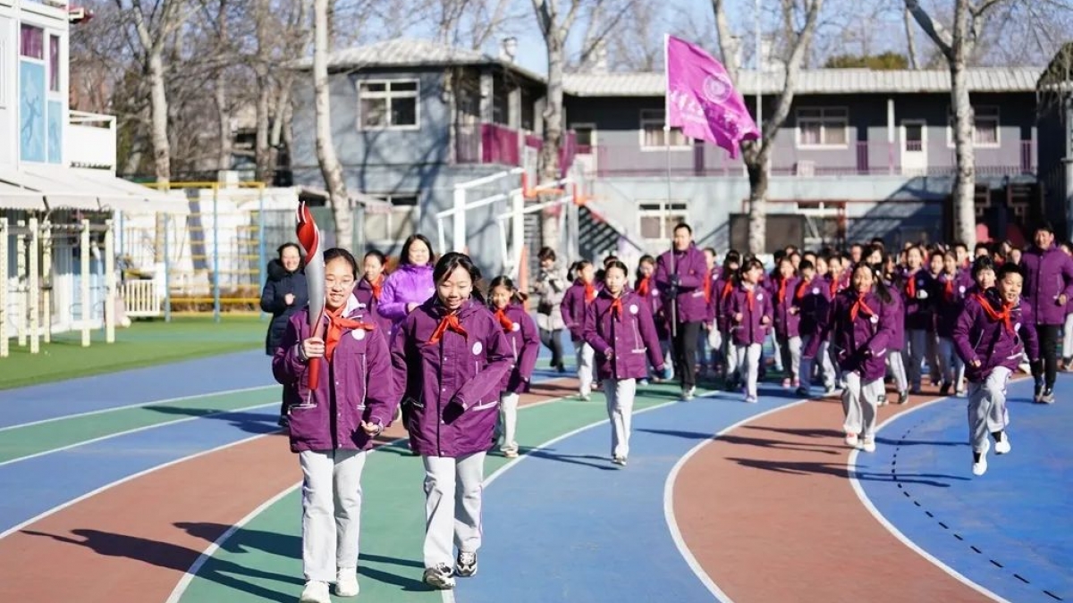 【成志教育100+7】传递奥运火炬，飞扬学校一日生活…